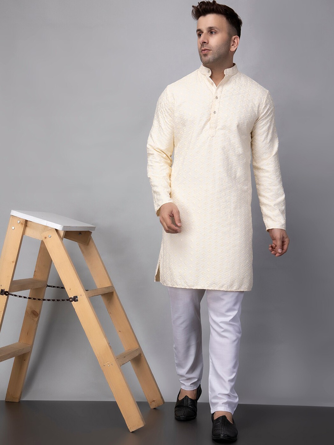 

hangup plus Embroidered Checked Regular Sequins Mandarin Collar Straight Kurta & Pyjamas, Cream