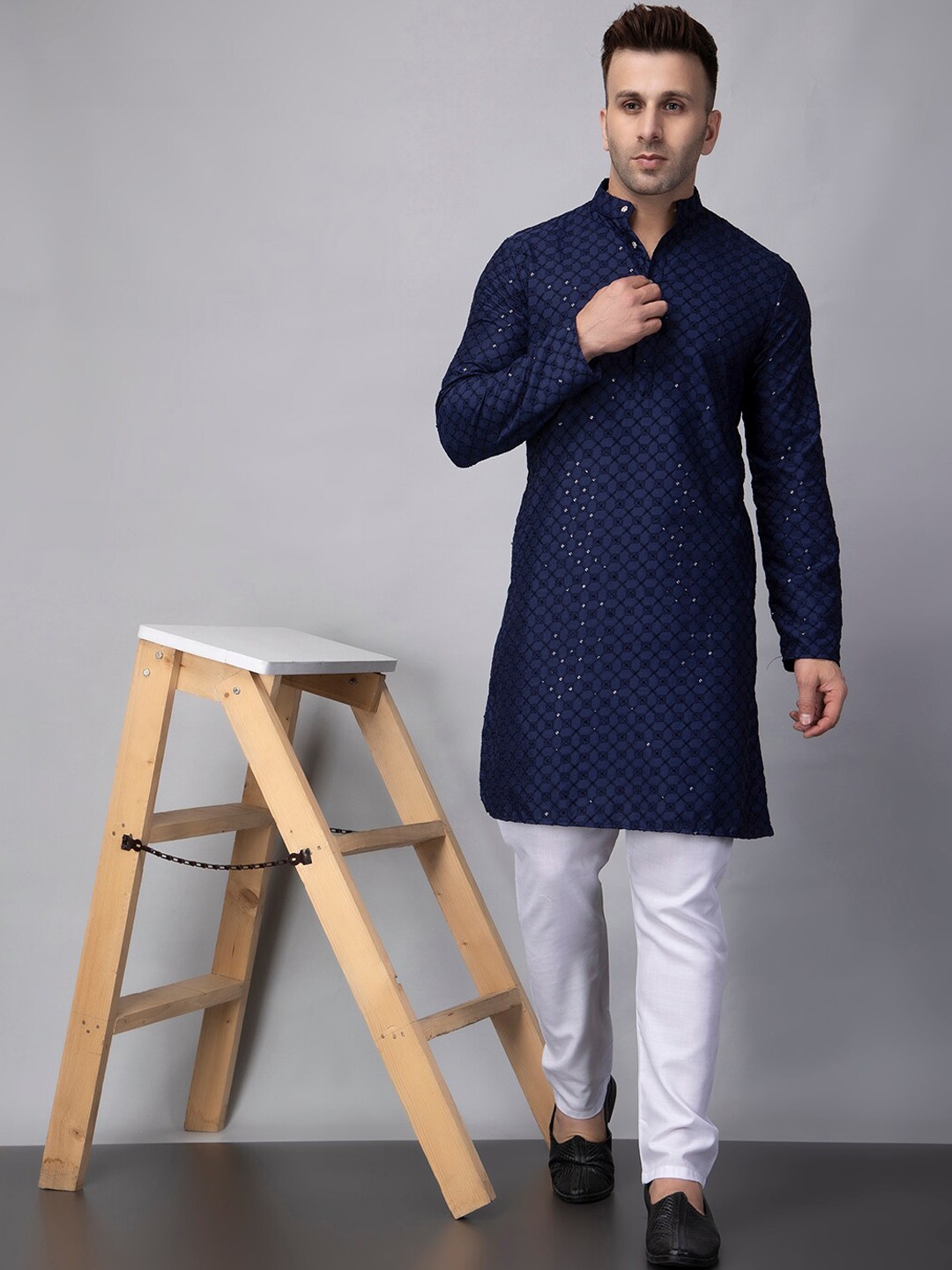 

hangup plus Embroidered Checked Regular Sequins Mandarin Collar Straight Kurta & Pyjamas, Navy blue