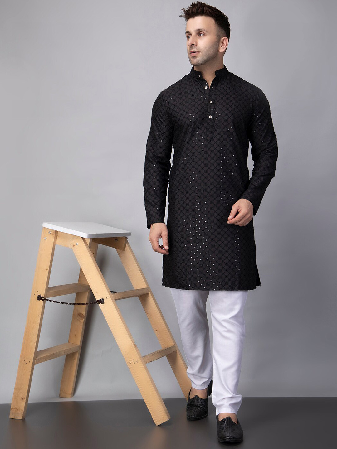

hangup plus Geometric Mandarin Collar Full Sleeves Thread Work Straight Kurta with Pyjamas, Black