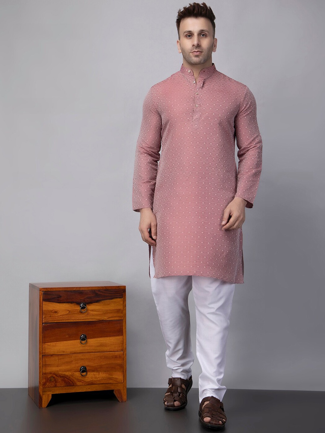 

hangup plus Geometric Self Design Jacquard Kurta with Pyjama, Peach