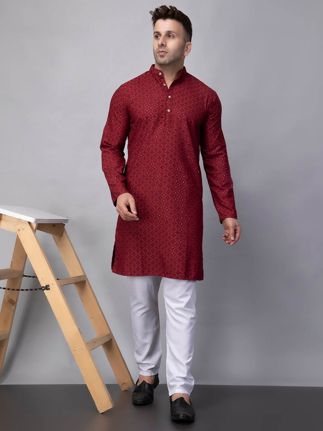 

hangup trend Geometric Sequinned Embroidered Mandarin Collar Straight Kurta With Pyjama, Maroon