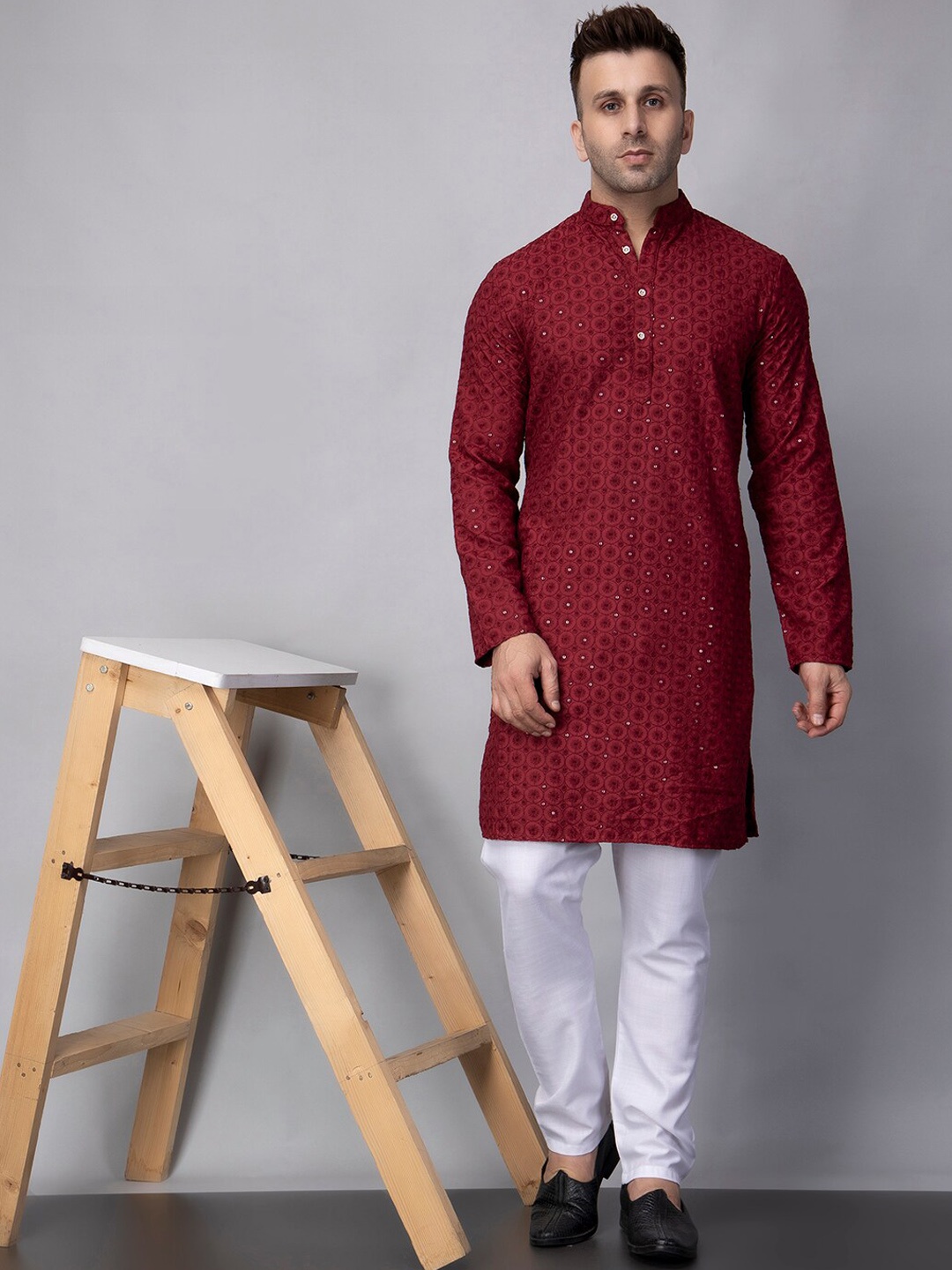 

hangup trend Mandarin Collar Sequinned Straight Kurta with Pyjamas, Maroon