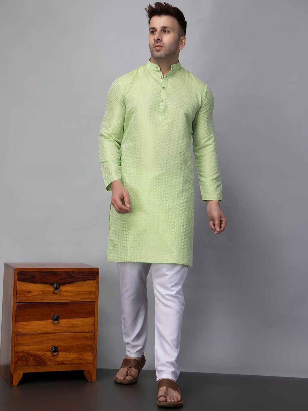 

hangup trend Woven Design Straight Kurta with Pyjamas, Green