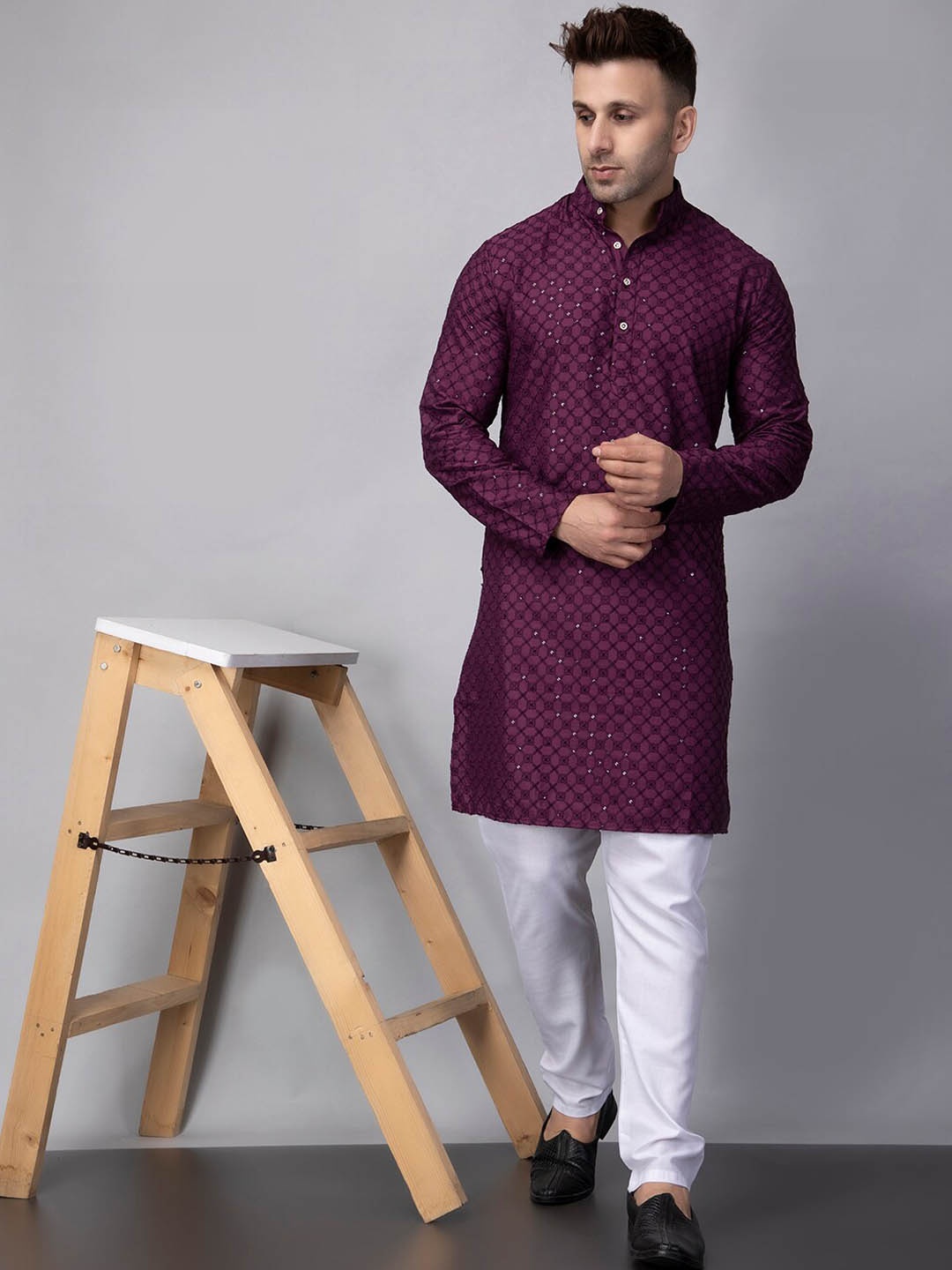 

hangup trend Embroidered Mandarin Collar Straight Kurta with Pyjama, Purple