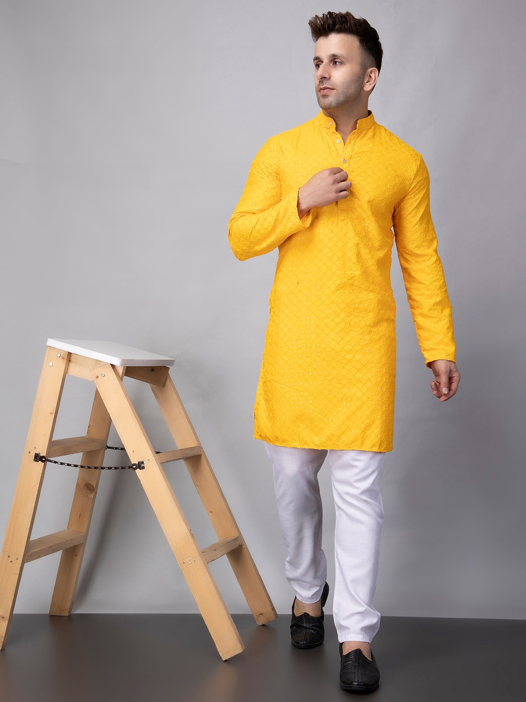 

hangup trend Embroidered Mandarin Collar Straight Kurta with Pyjama, Yellow