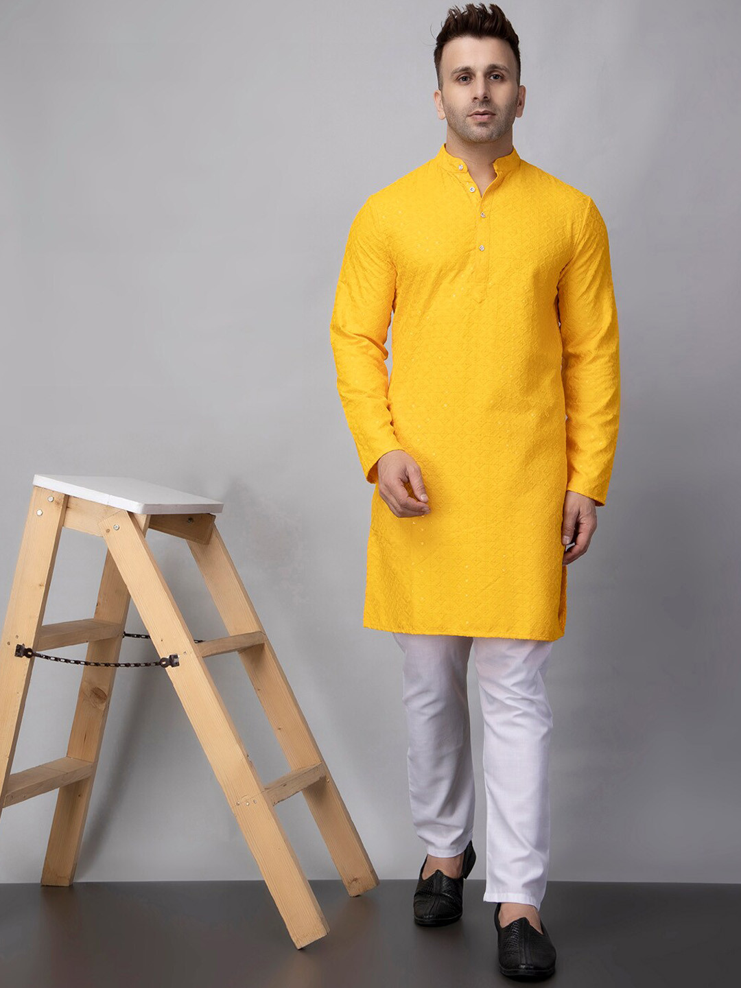 

hangup trend Geometric Sequinned Embroidered Mandarin Collar Straight Kurta With Pyjama, Yellow