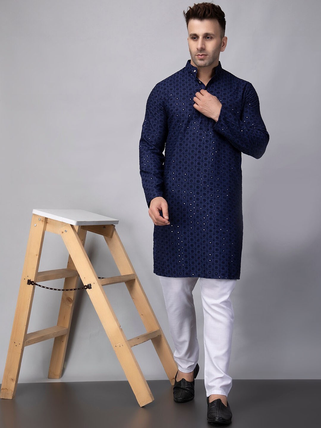 

hangup trend Geometric Sequinned Embroidered Mandarin Collar Straight Kurta With Pyjama, Navy blue