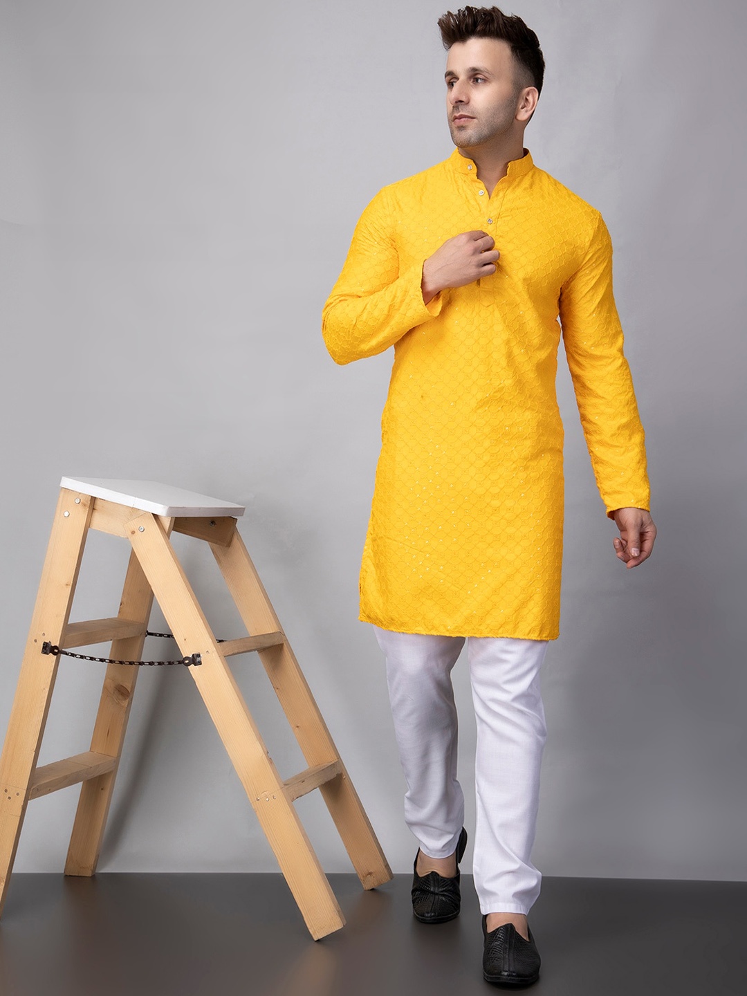 

hangup trend Geometric Sequinned Embroidered Mandarin Collar Straight Kurta With Pyjama, Yellow
