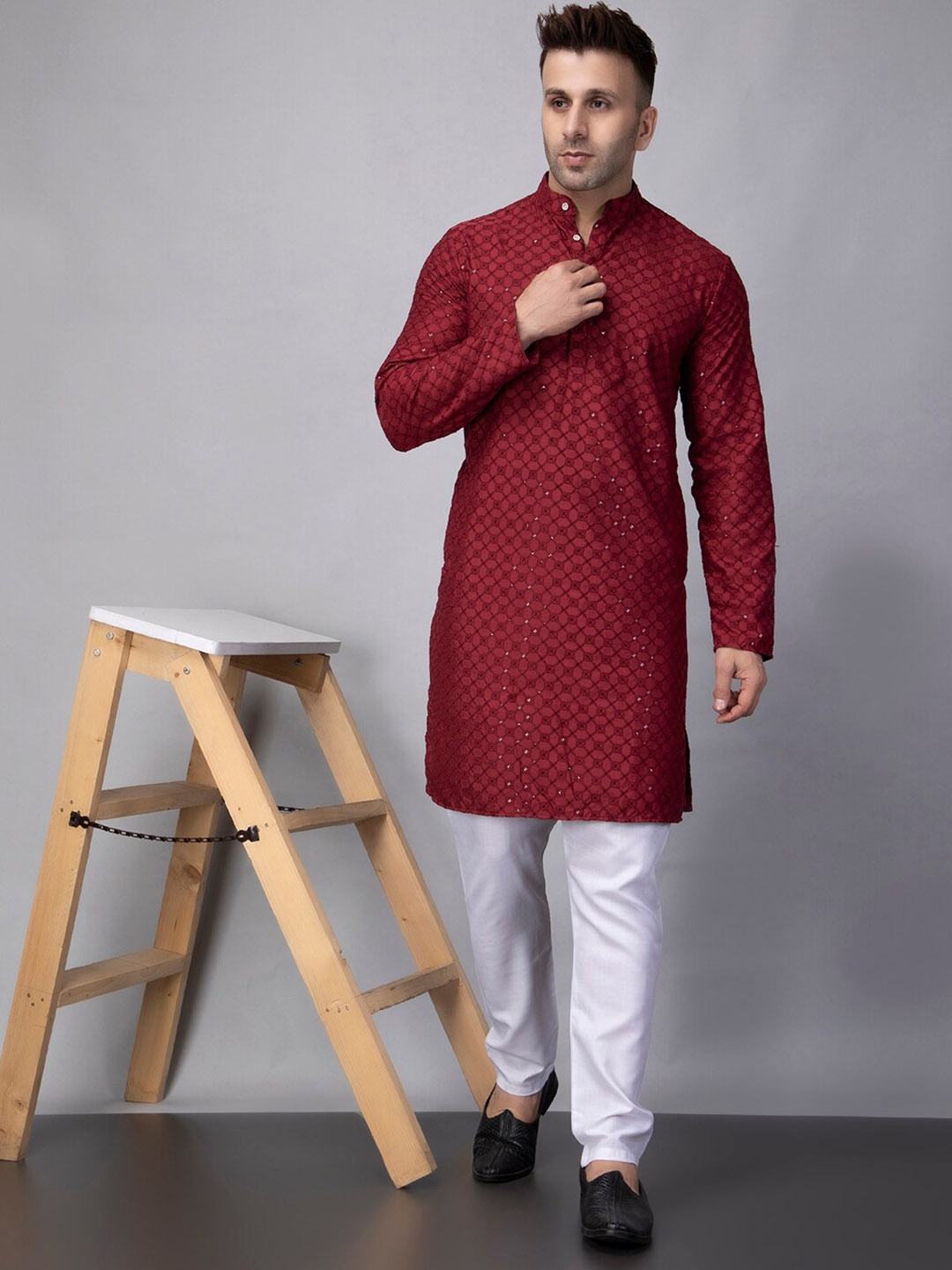 

hangup trend Geometric Sequinned Embroidered Mandarin Collar Straight Kurta With Pyjama, Maroon