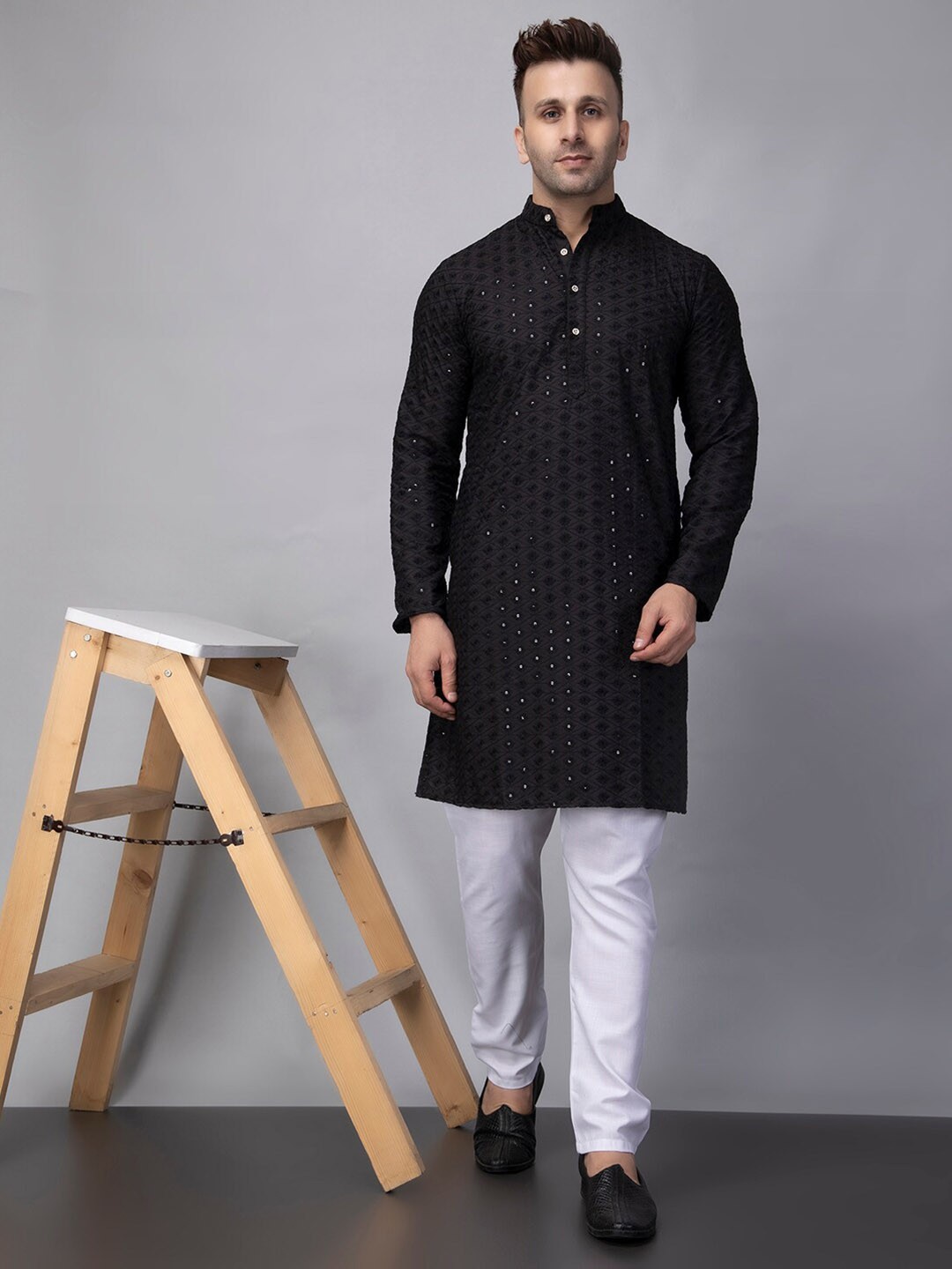 

hangup trend Floral Sequinned Embroidered Mandarin Collar Straight Kurta With Pyjama, Black