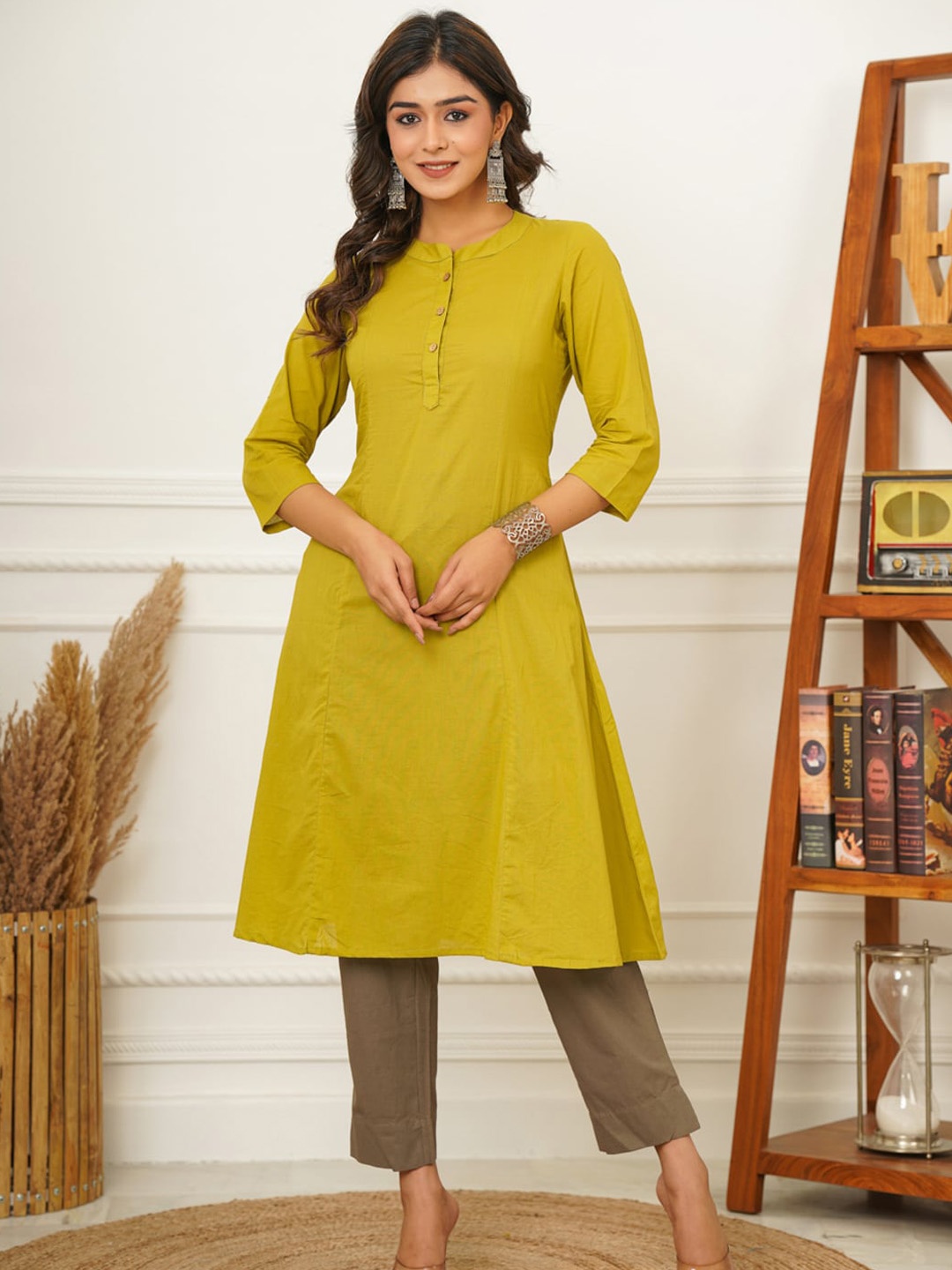 

Adveta Mandarin Collar A-Line Kurta, Olive