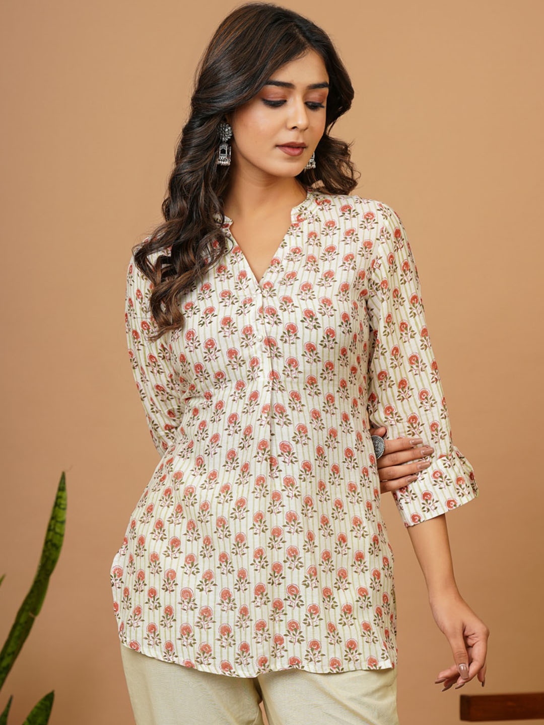 

Adveta Floral Printed Mandarin Collar Short Kurta, White