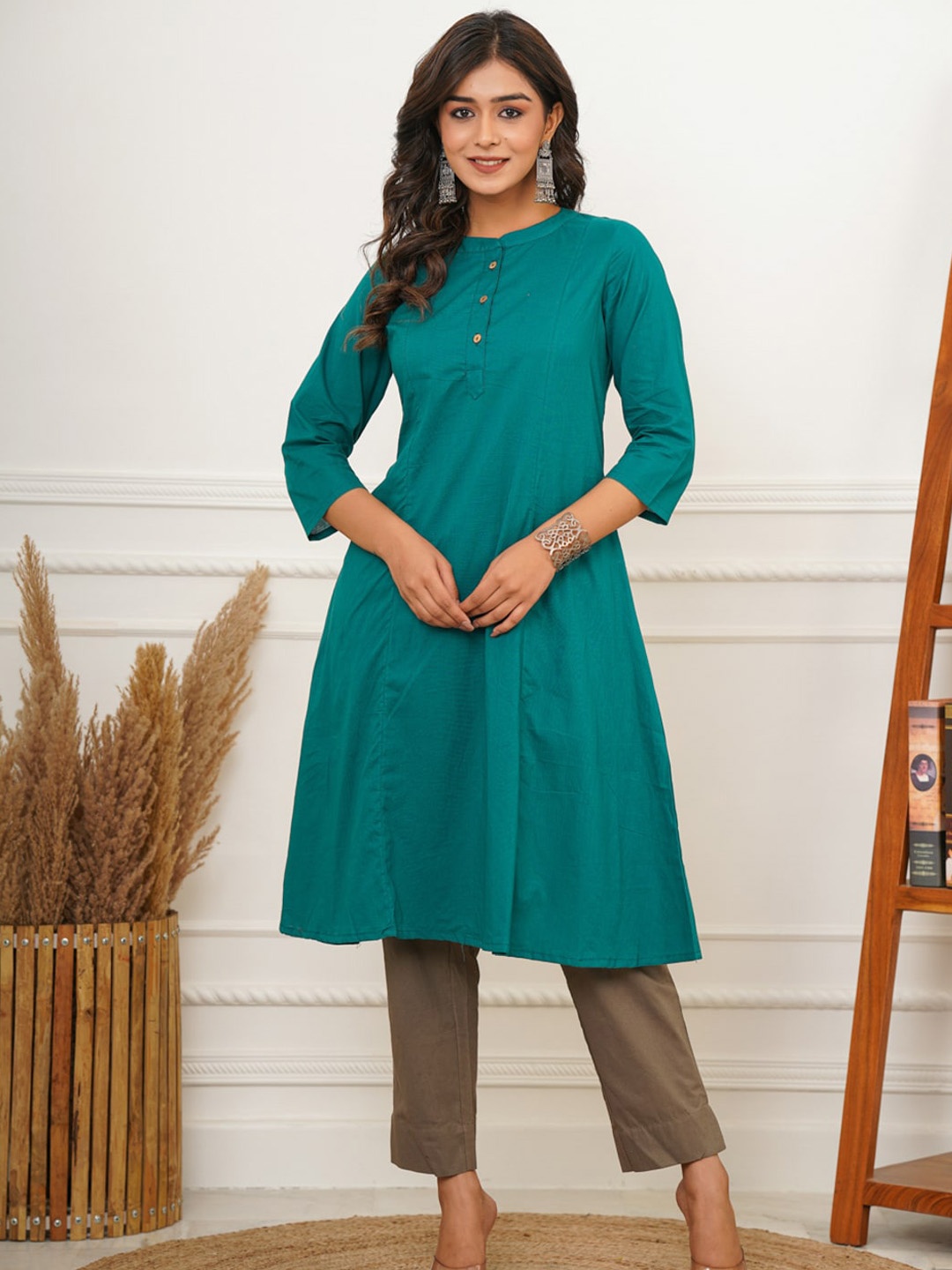 

Adveta Mandarin Collar A-Line Kurta, Green