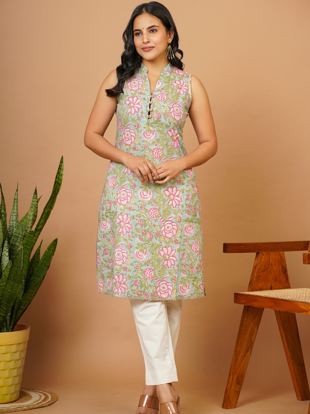 

Adveta Floral Printed Mandarin Collar A-Line Cotton Kurta, Green
