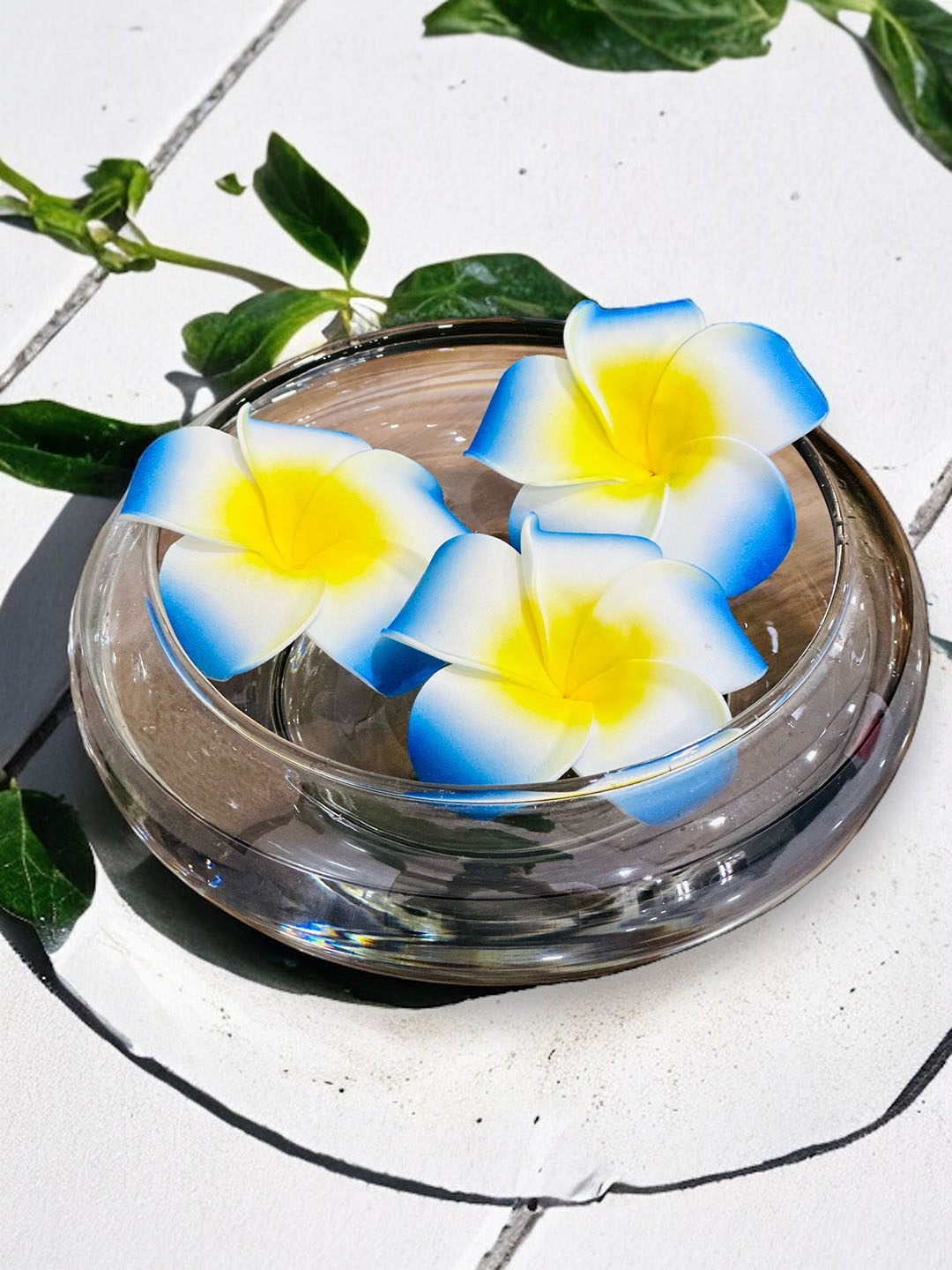 

BS AMOR Black & Blue Glass Urli Vase With 3 Flowers