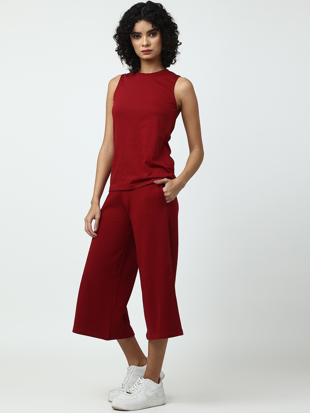 

Saltpetre Round Neck Organic Cotton Top With Capris, Maroon