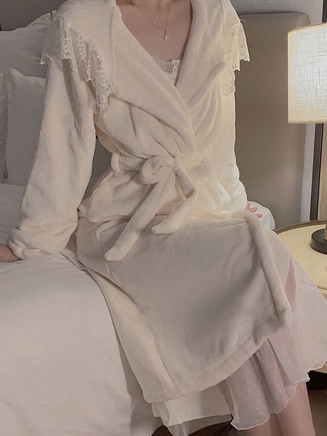 

LULU & SKY Hooded Knee Length Robe, White
