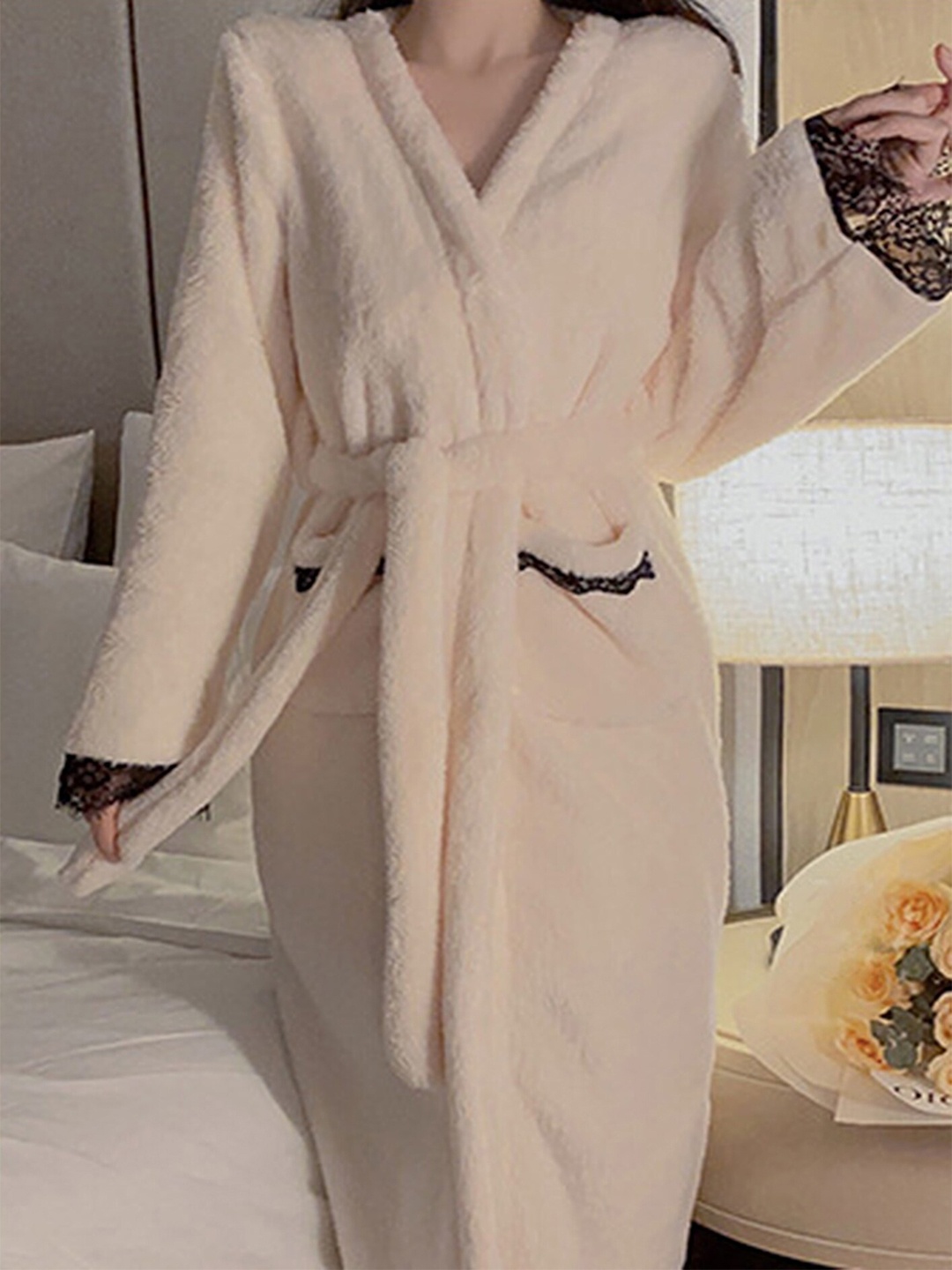 

LULU & SKY V-Neck Robe, White