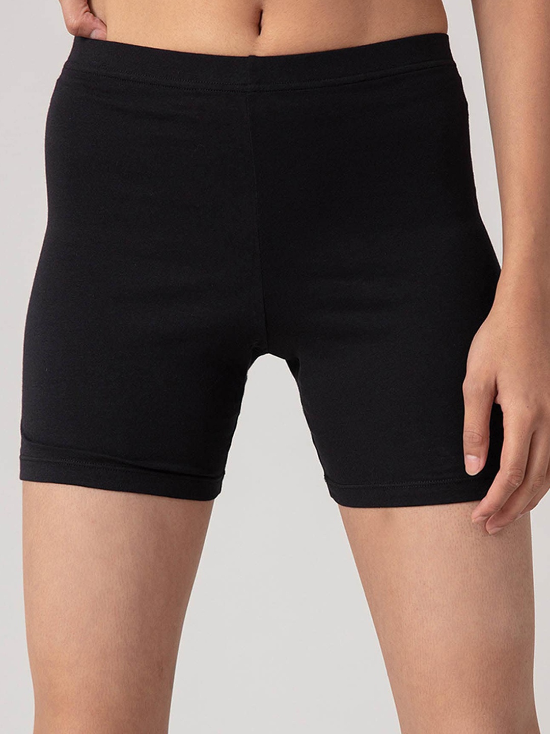Nykd Women Black Mid Rise Cycling Sports Shorts