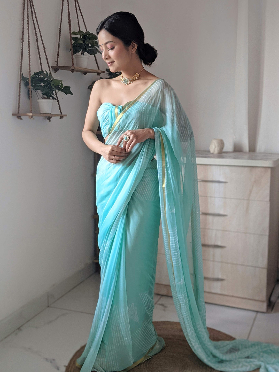 

DiraByDimple Striped Zari Pure Chiffon Block Print Saree, Blue