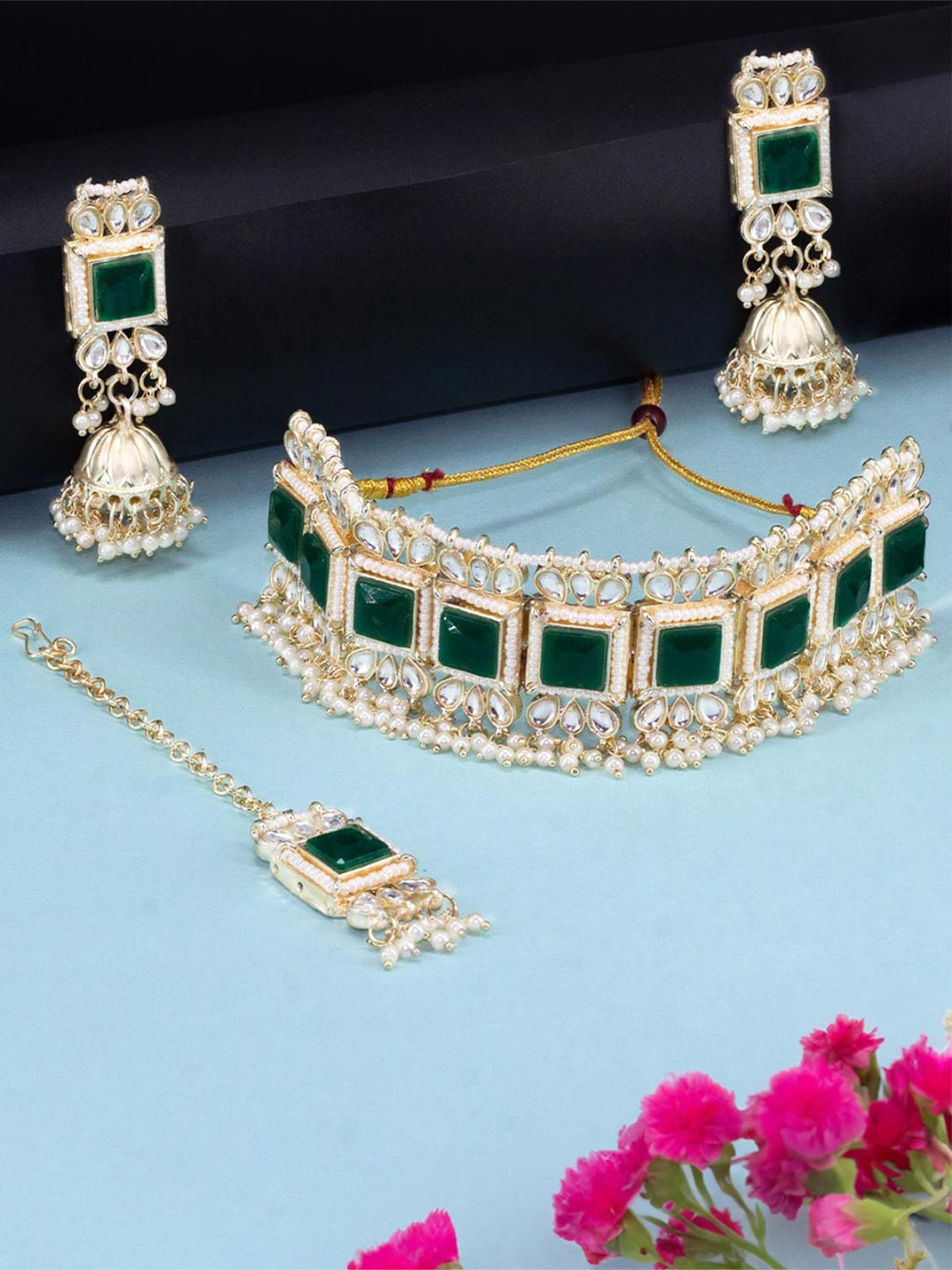

PRIVIU Gold-Plated Stone-Studded & Beaded Necklace & Earrings With Maang Tika