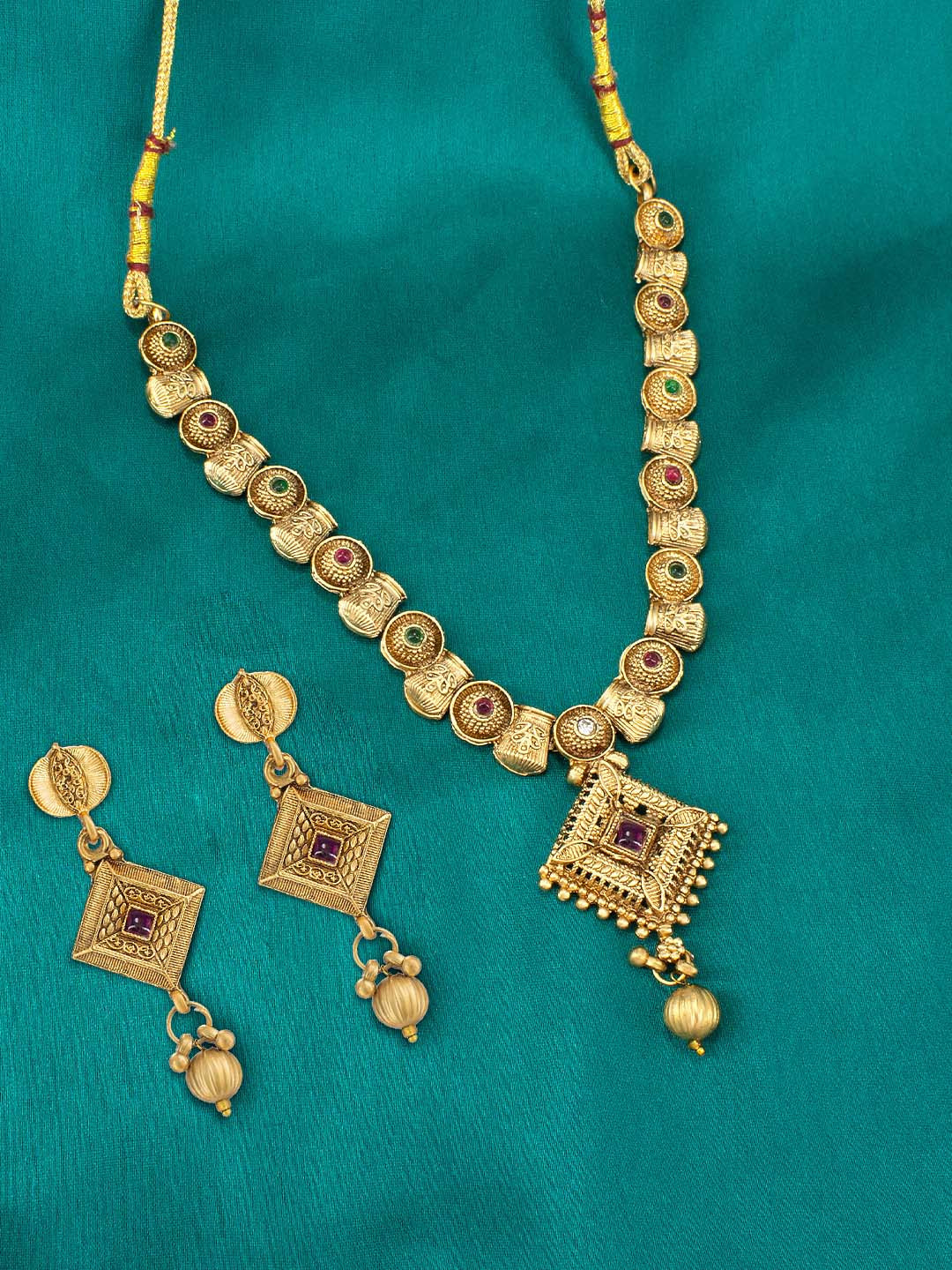 

PRIVIU Gold-Plated Stone-Studded Necklace & Earrings