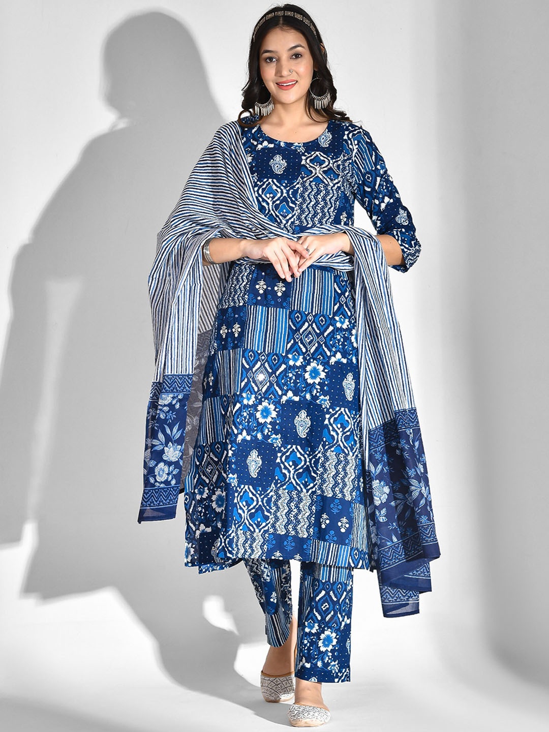 

mokshi Floral Printed Pure Cotton Kurta with Trousers & With Dupatta, Blue