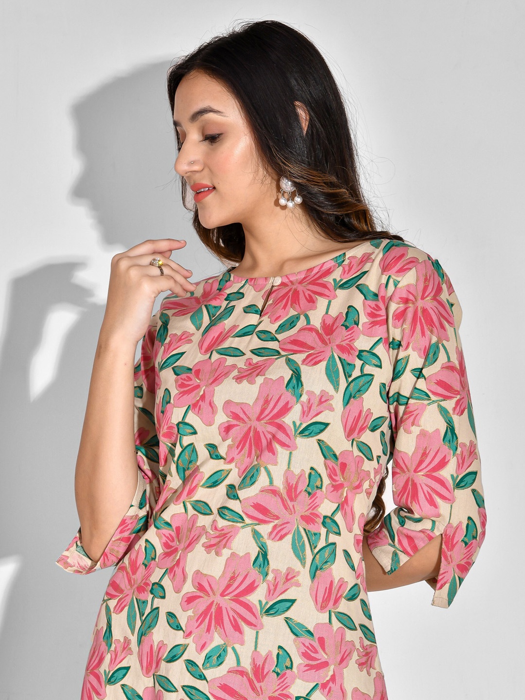 

mokshi Floral Printed Round neck Straight Pure Cotton Kurta with Palazzos, Pink