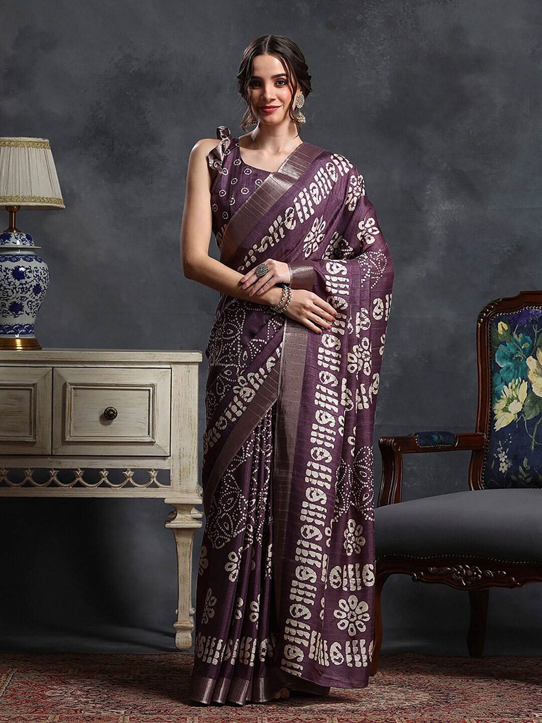 

Saree mall Purple & Wwhite Ethnic Motifs Printed Zari Sungudi Saree