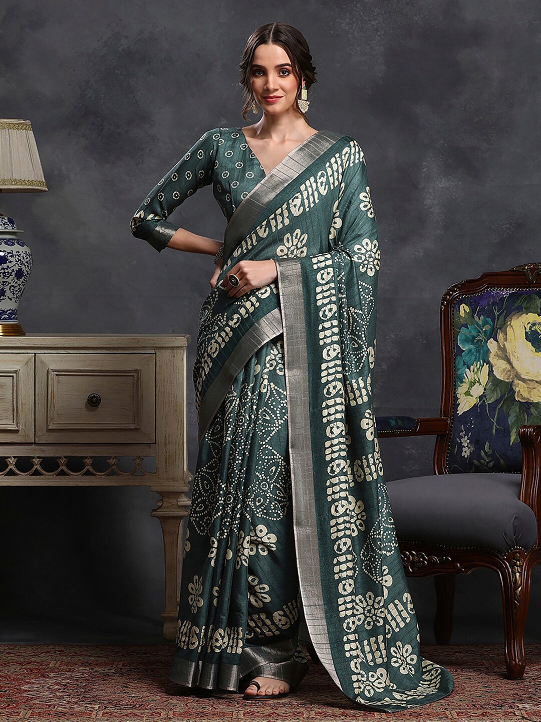 

Saree mall Sea Green Ethnic Printed Zari Sungudi Saree
