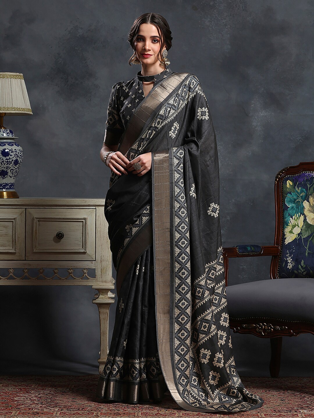 

Saree mall Black & White Ethnic Printed Zari Sungudi Saree