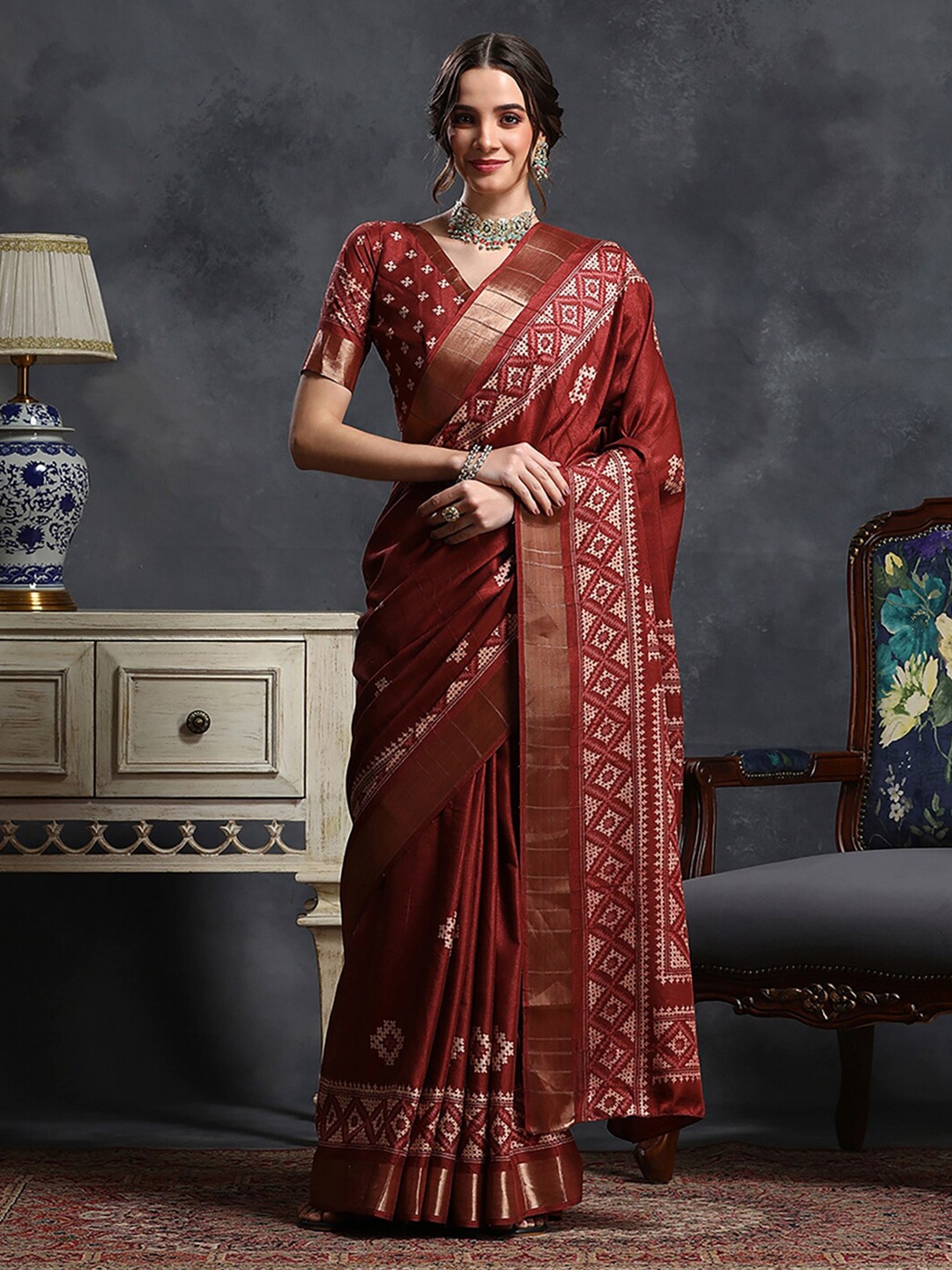 

Saree mall Maroon & White Ethnic Printed Zari Sungudi Saree