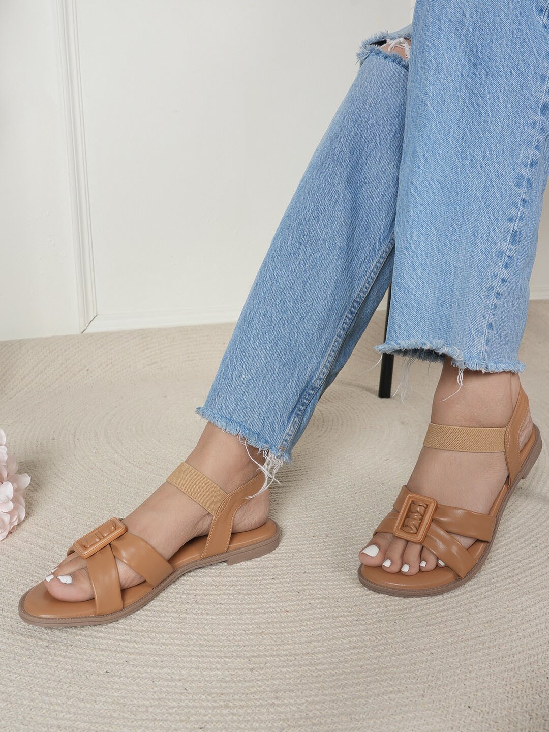 

Luxyfeel Buckles Detail Open Toe Flats, Beige