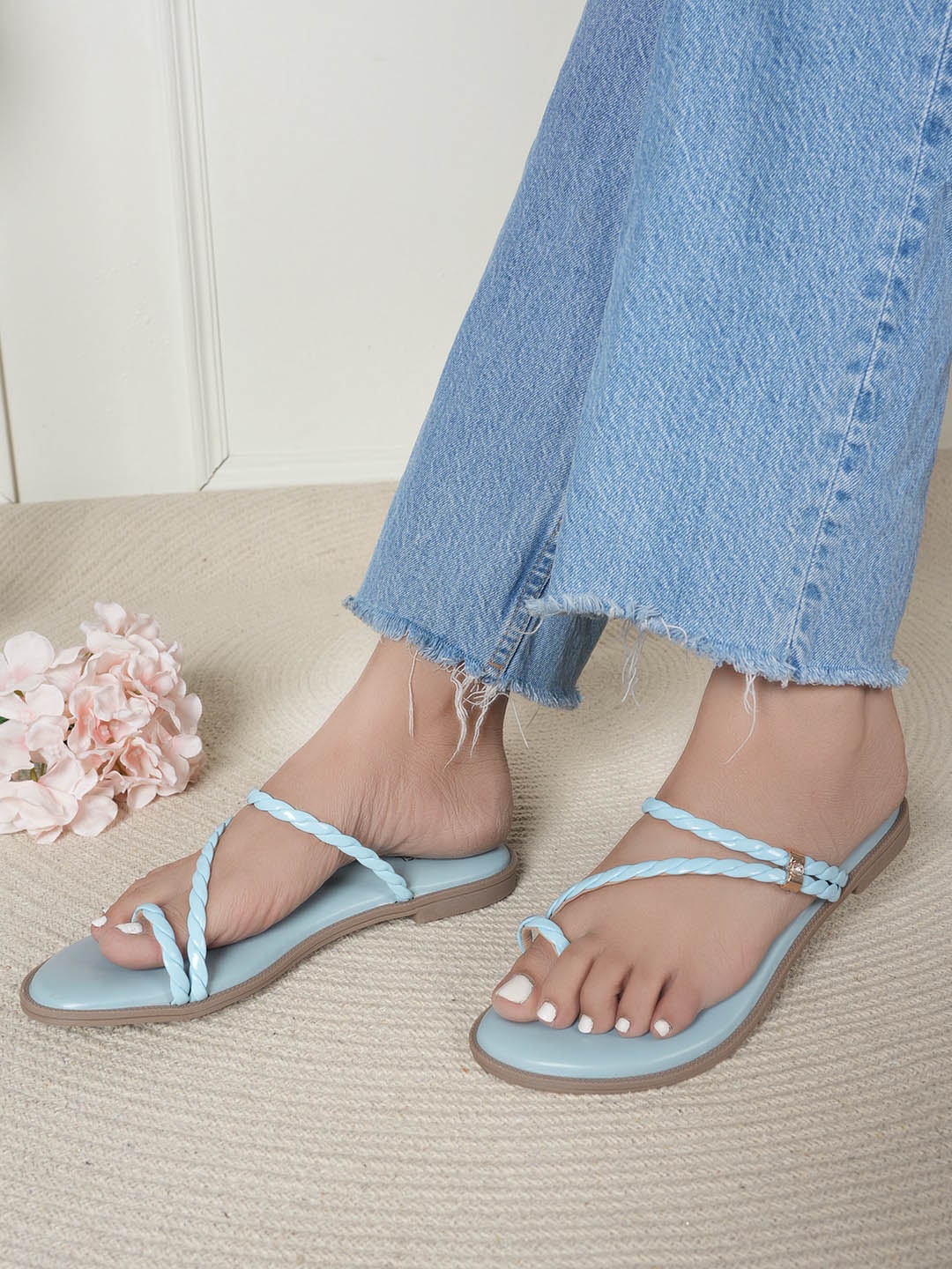 

Luxyfeel Regular One Toe Flats, Blue