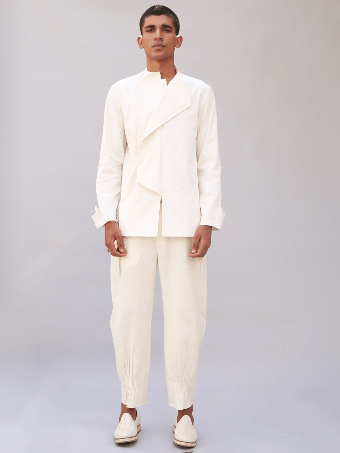 

Antar-Agni Bandhgala with Compress Trousers, Off white