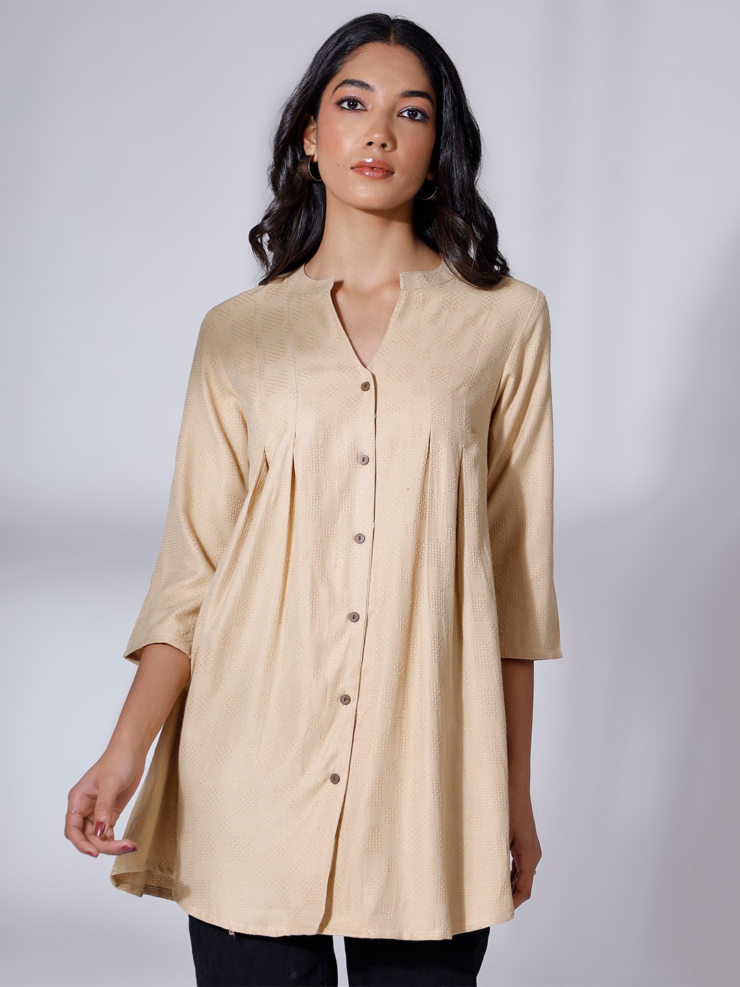 

soan Woven Design Mandarin Collar Tunics, Beige