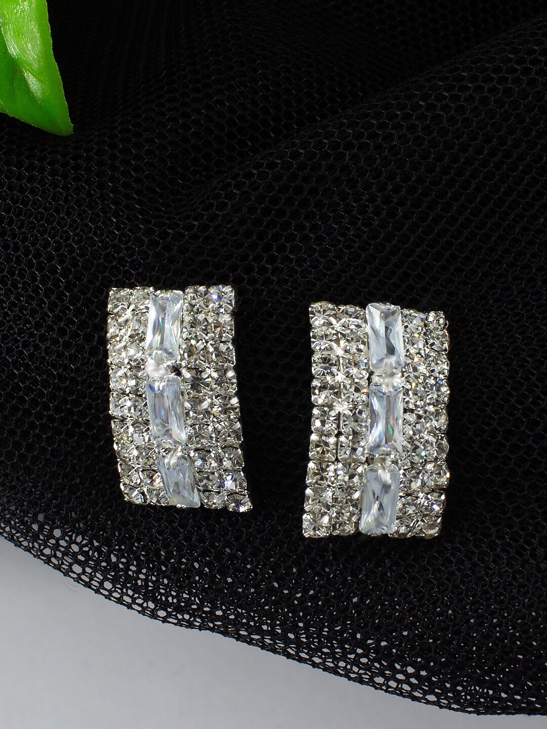 

PRIVIU Classic Studs Earrings, Silver