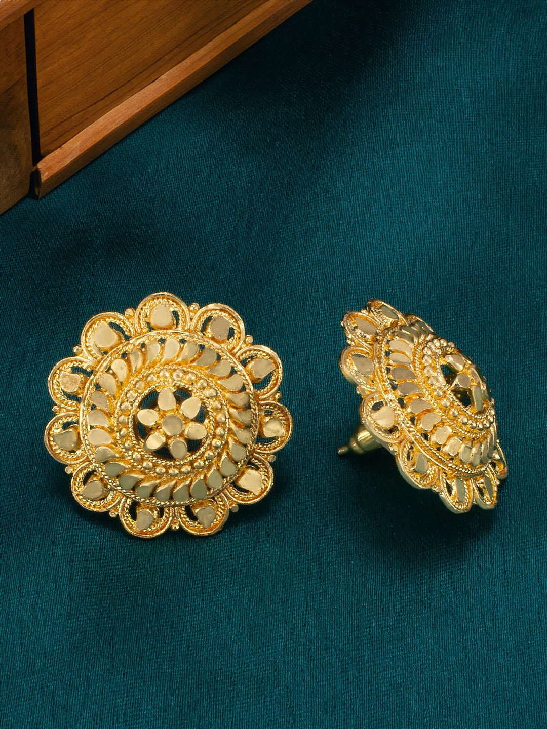 

PRIVIU Gold Plated Floral Studs Earrings