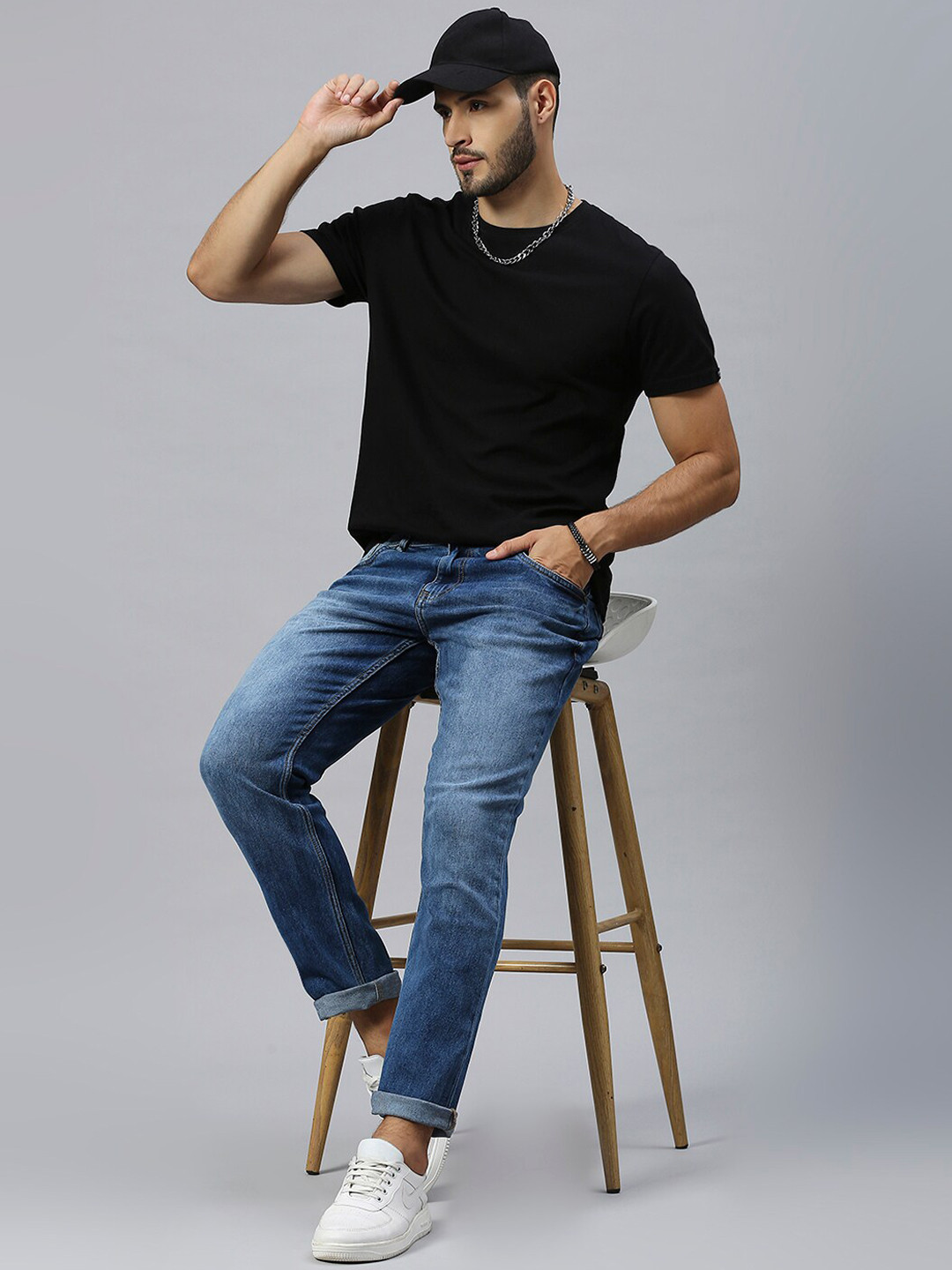 

The Roadster Lifestyle Co. Men Mid-Rise Comfort Light Fade Stretchable Jeans, Blue