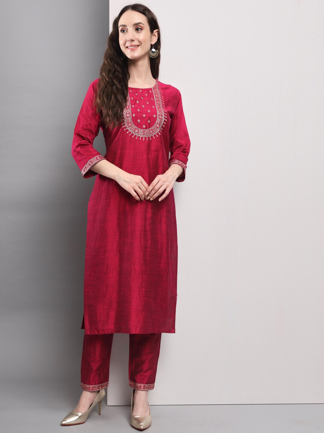 

AMRUTVARSHA CREATION Floral Embroidered Zari Yoke Design Straight Kurta with Pant, Magenta