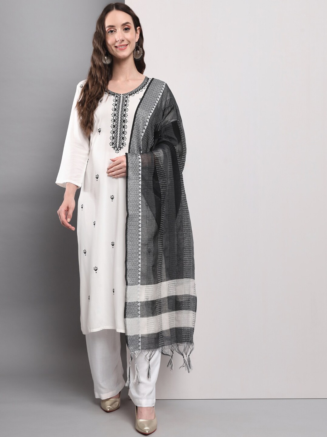 

AMRUTVARSHA CREATION Ethnic Motifs Embroidered Round Neck Kurta with Palazzo & Dupatta, White