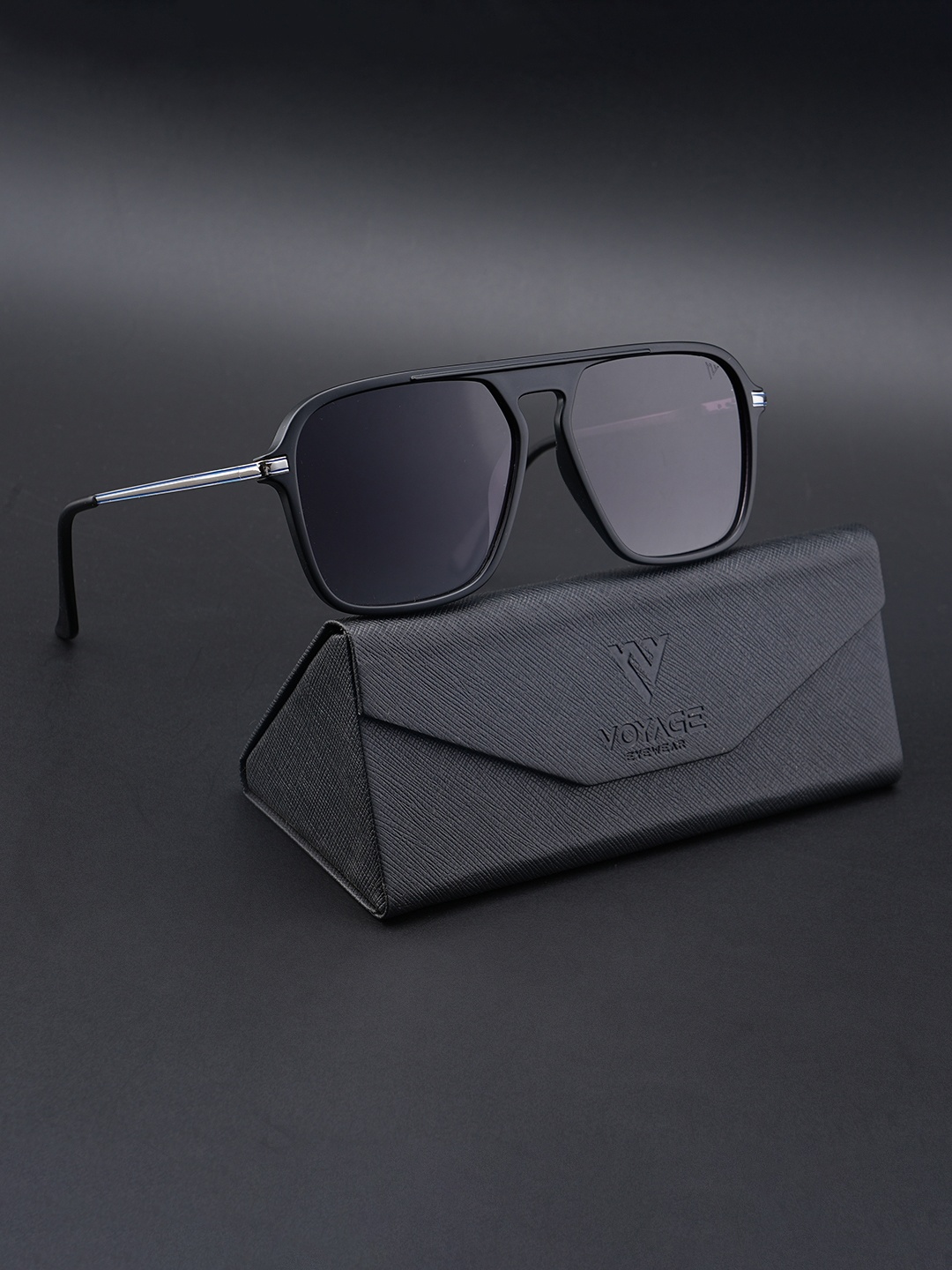 

Voyage Unisex Purple Lens & Black Wayfarer Sunglasses with Polarised Lens, Violet