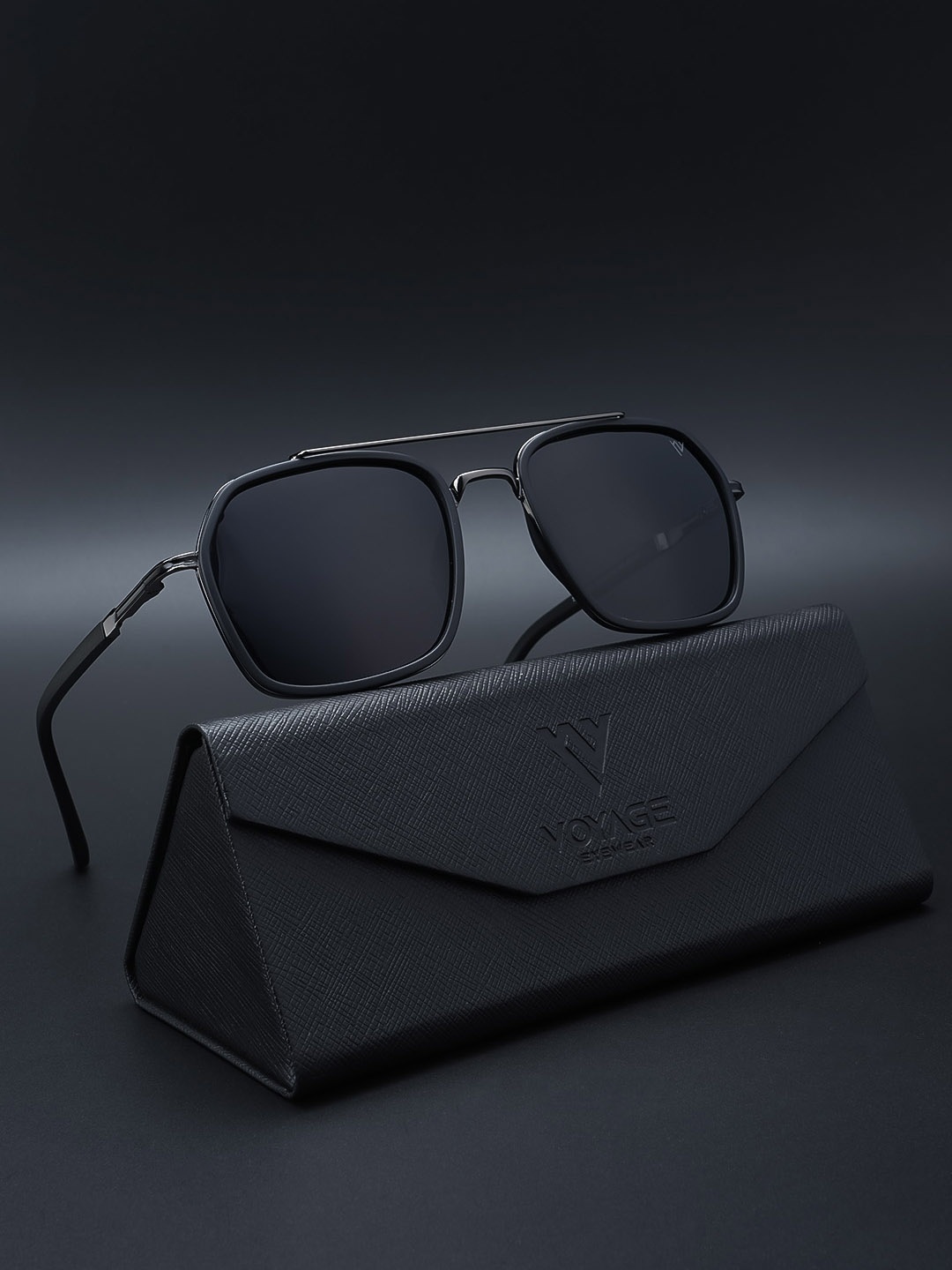 

Voyage Unisex Black Lens Wayfarer Sunglasses with Polarised and UV Protected Lens