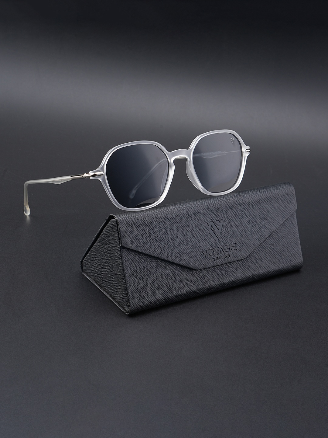 

Voyage Unisex Black Round Sunglasses with Polarised and UV Protected Lens