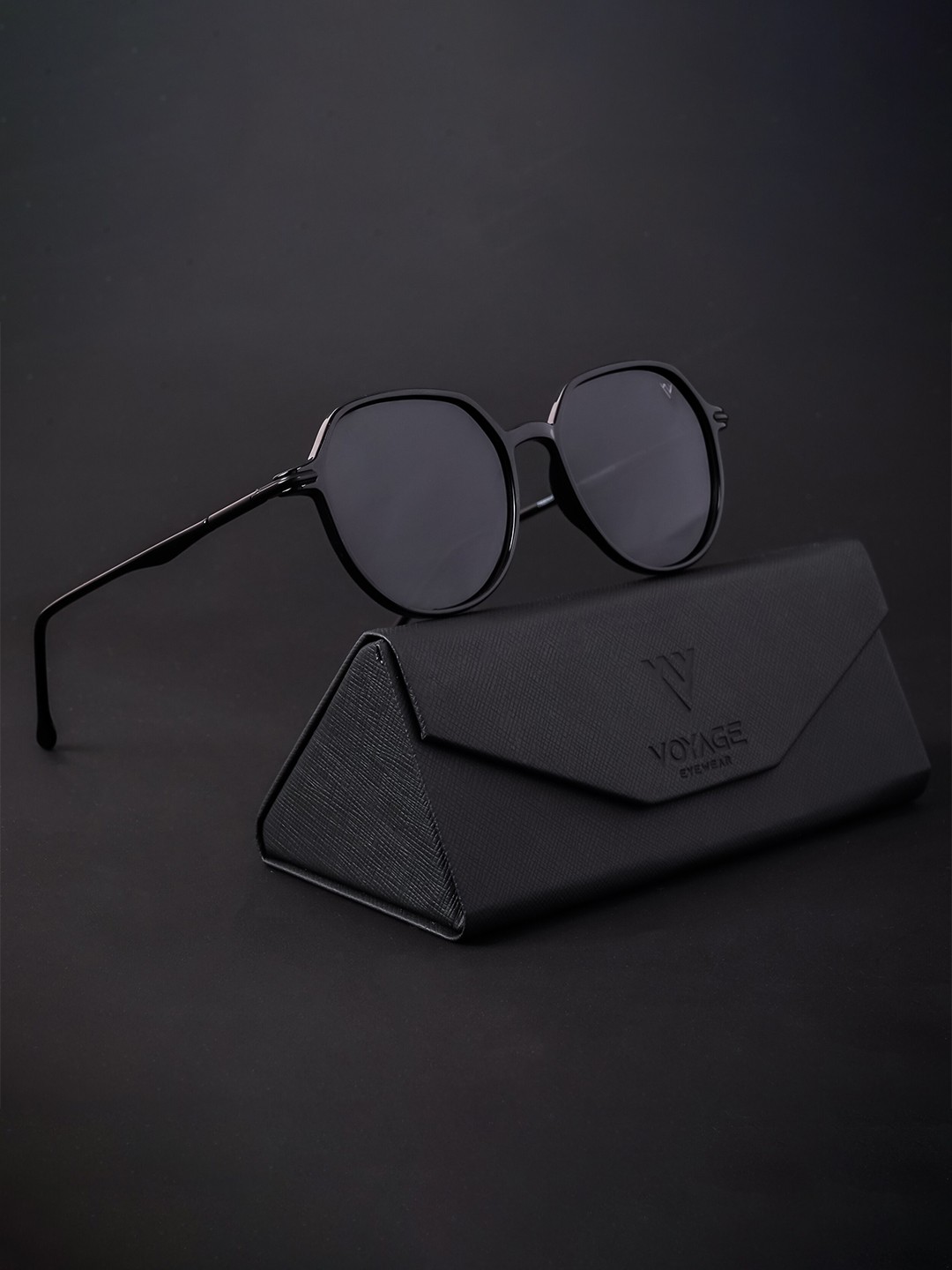 

Voyage Unisex Round Sunglasses With Polarised and UV Protected Lens TR8068PMG4297Z, Black