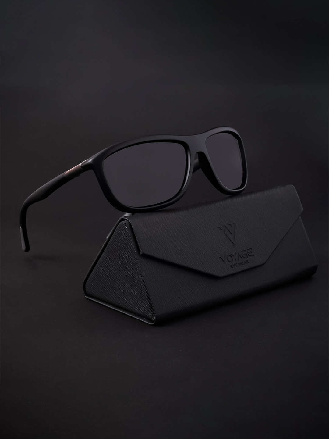 

Voyage Unisex Rectangle Sunglasses with Polarised and UV Protected Lens, Black