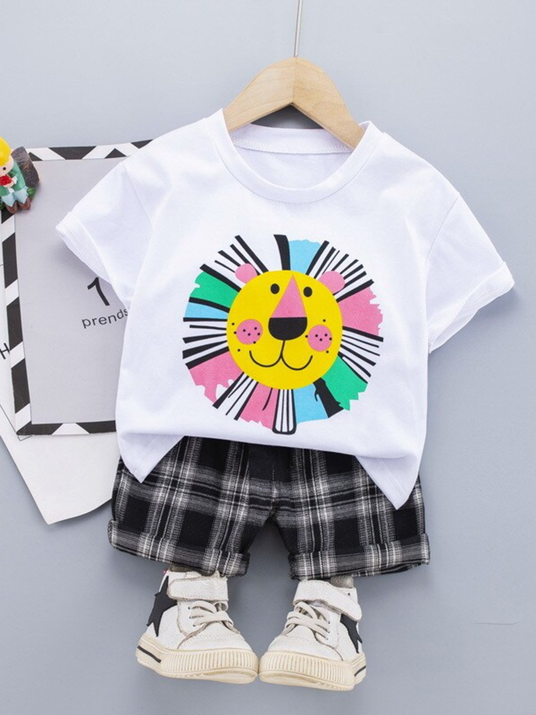 

Googo Gaaga Boys Graphic Printed Pure Cotton T-Shirt With Shorts, White