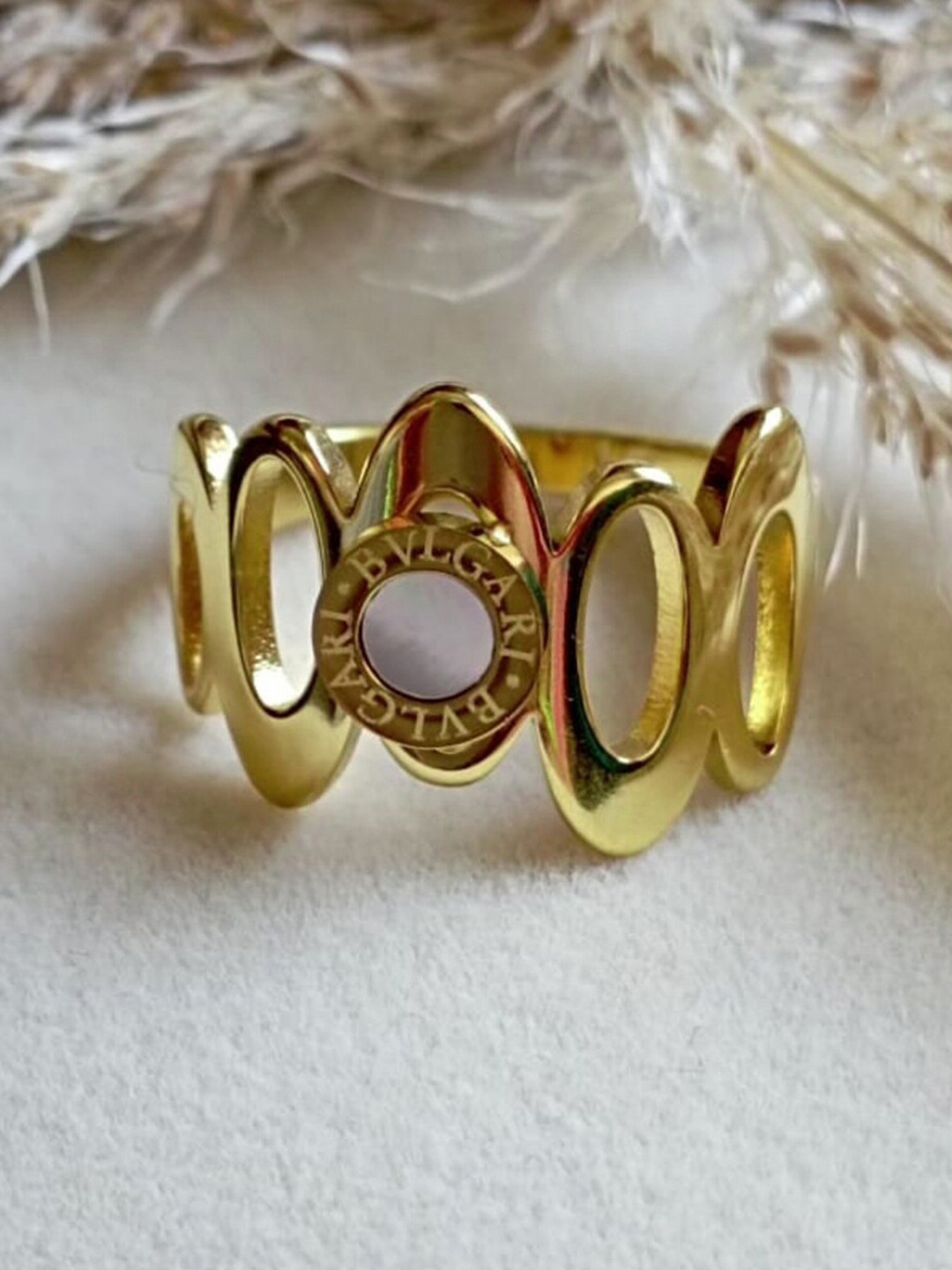 

ZIVOM 18KT Gold-Plated Mother of Pearl Stainless Steel Finger Ring