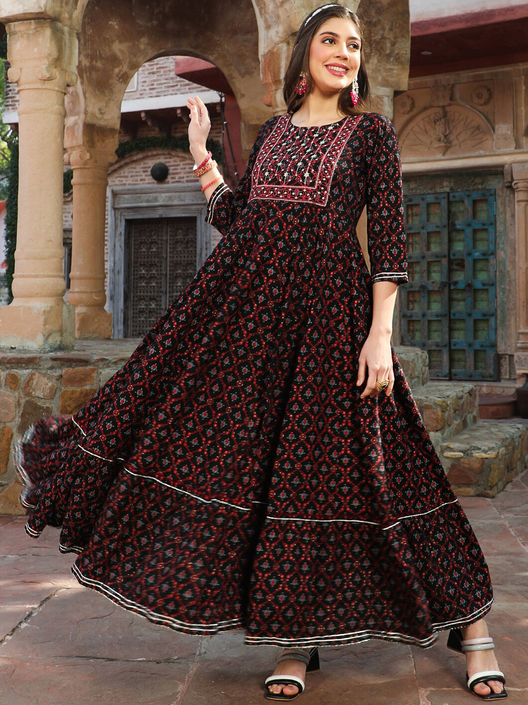 

KIMAYRA Floral Printed Anarkali Kurta, Black