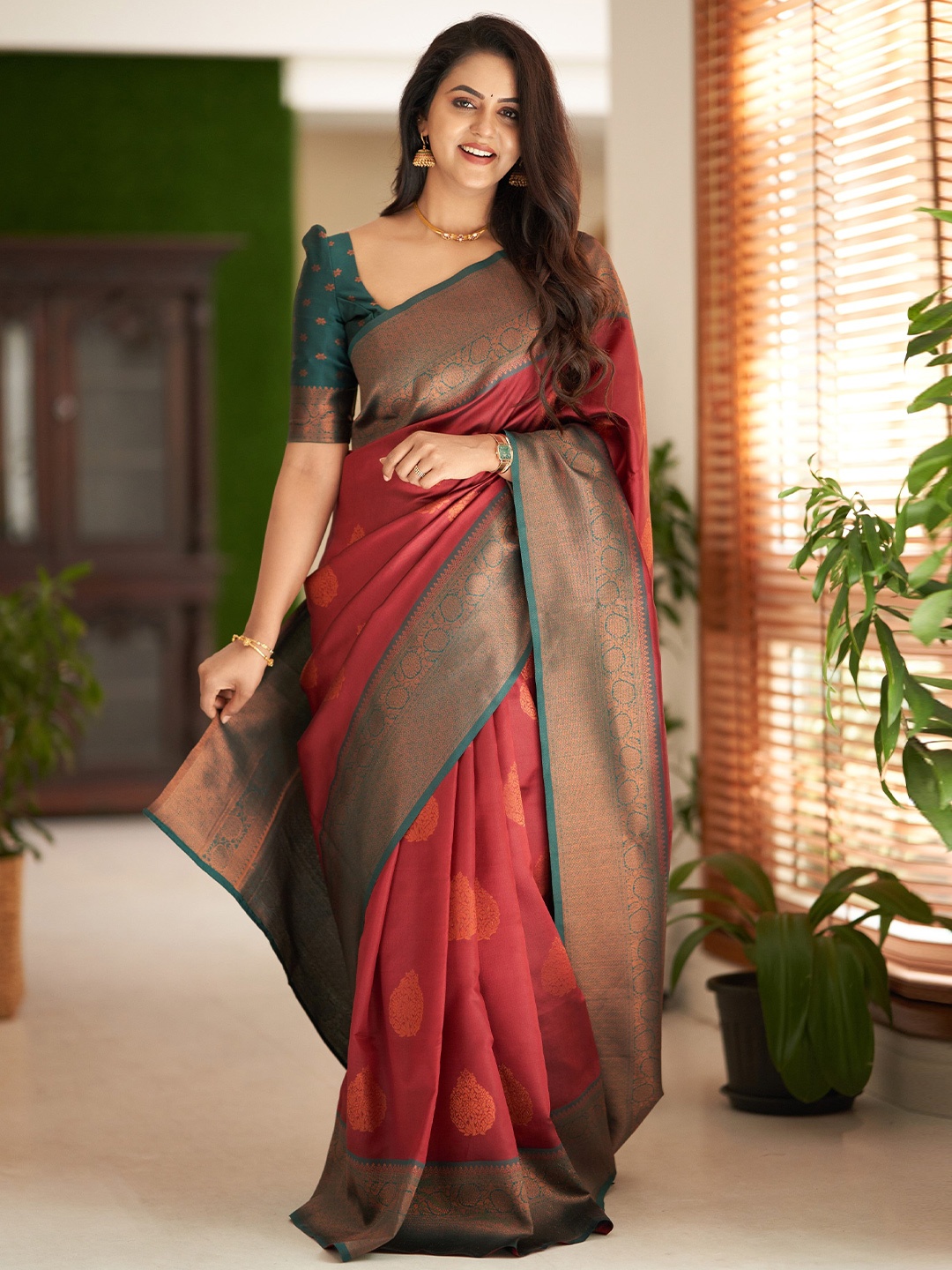 

Glorisa Ethnic Motifs Pure Silk Zari Kanjeevaram Saree, Red